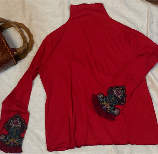 Vibrant Red Cotton Bottoming Shirt with Oriental Embroidery for Women