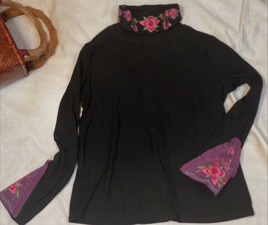 Elegant Black Plus Velvet Thickened Bottoming Shirt with Oriental Embroidery for Women